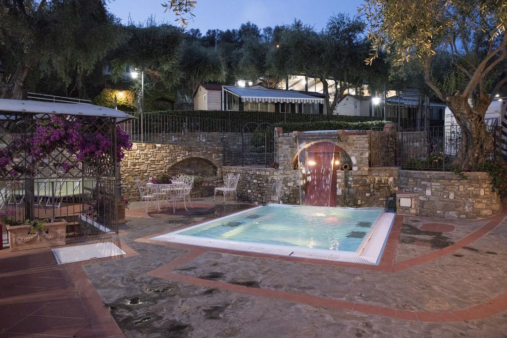 Camping Edy Diano Marina Esterno foto